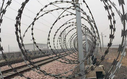 高鐵刺絲滾籠(刀片刺繩) 高鐵刺絲滾籠(刀片刺繩)