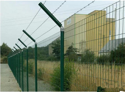 刺鐵絲網.jpg 刺鐵絲網.jpg